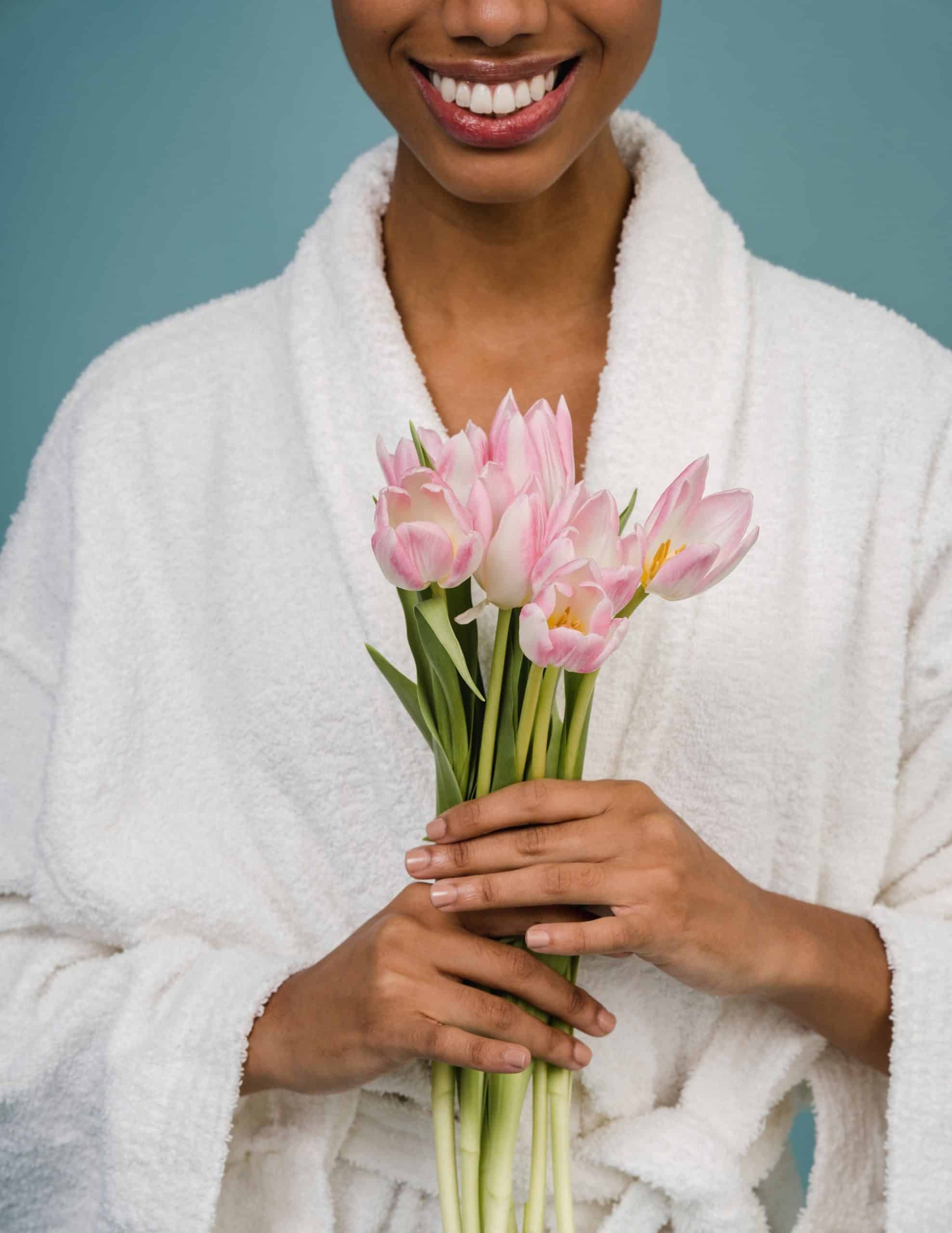 How to choose a warm, feminine bathrobe?